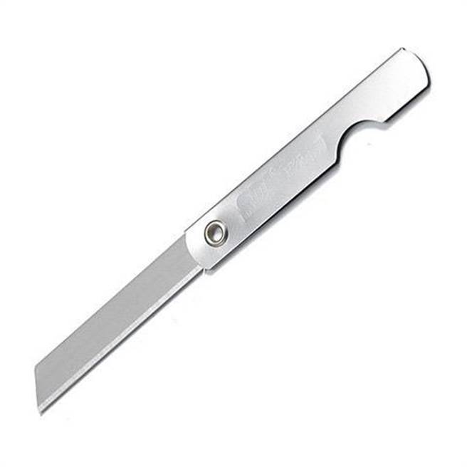 不满选举旗帜挂满东港大桥有碍观瞻，57岁男持小刀一口气割破36面。（警方提供／谢佳潾屏东传真）