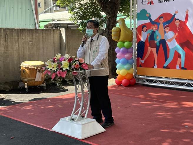 台南市府运用原市警局民防管制中心的空间改成少年辅导委员会行政中心，市长黄伟哲到场主持揭牌启用仪式。（李俊淇摄）