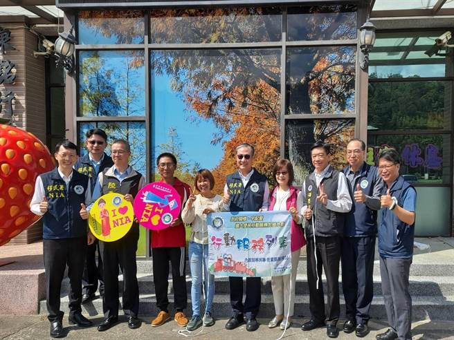 移民署长钟景琨26日赴苗栗县大湖乡访视新住民。（移民署苗栗县服务站提供／谢明俊苗栗传真）