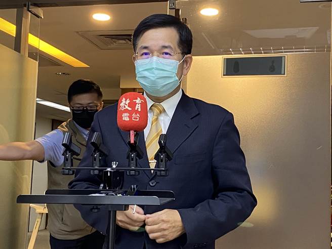 教育部长潘文忠说，将和5都建立一致的审议标准，让办学不佳的私立高中职退场。（林志成摄）