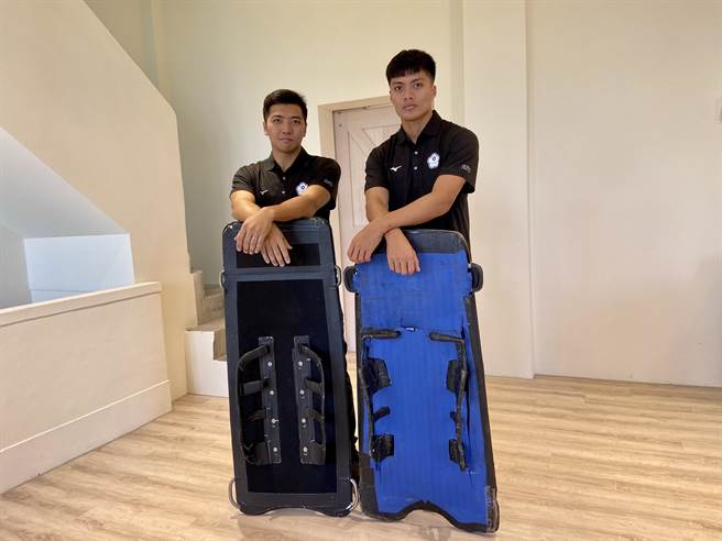 宜兰县苏澳囝仔江俊弘（左）、彭林炜（右）今年再度通过空架雪车国手选训。（吴佩蓉摄）