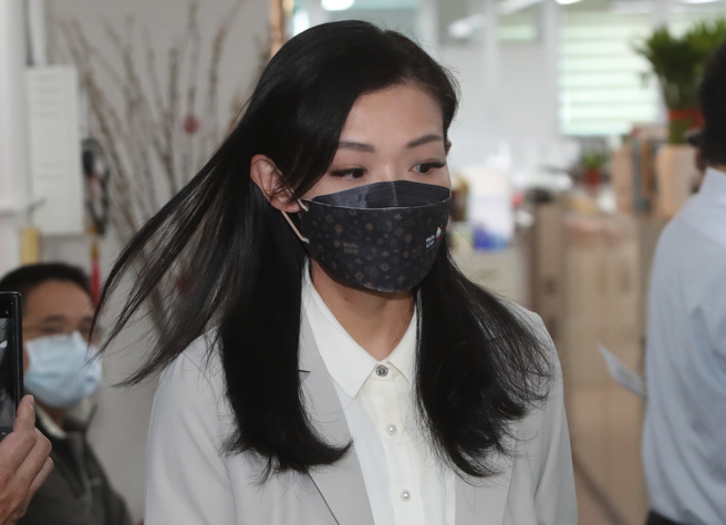 民眾黨新竹市長候選人高虹安遭綠營指控論文侵權，資策會25日已向台北地方法院提起自訴，控告高違反「著作權法」，並發出聲明指她不當兼職。（資料照／鄭任南攝）