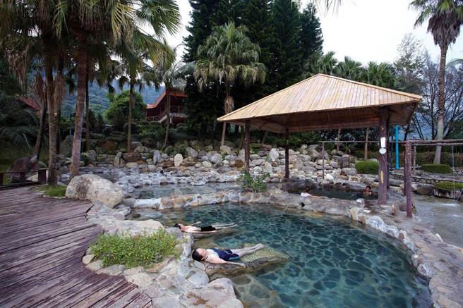 北港溪温泉是俗称「美人汤」的弱碱性碳酸氢钠泉。（业者提供／杨静茹南投传真）