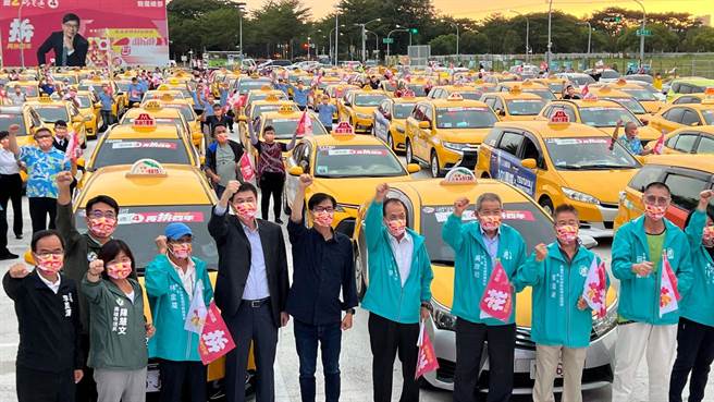 高雄市长陈其迈今（26）日出席「2022计程车挺陈其迈誓师大会」。（柯宗纬摄）