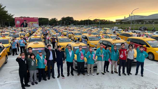 高雄市长陈其迈今（26）日出席「2022计程车挺陈其迈誓师大会」。（柯宗纬摄）