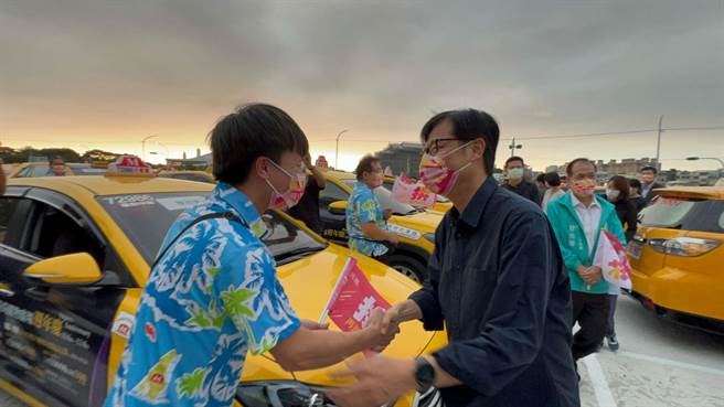 高雄市长陈其迈今（26）日出席「2022计程车挺陈其迈誓师大会」。（柯宗纬摄）