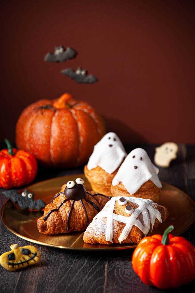 「八月堂」万圣限定可颂包括「捣蛋小幽灵」、「神鬼木乃伊」以及「大眼八脚怪」，3款均售价55元。