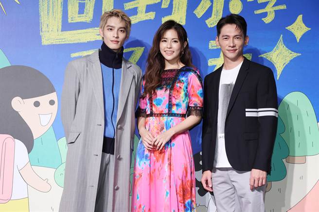 温升豪（右起）、任容萱、曹佑寧今天出席三立实境节目《回到小学那一天》发布会。（罗永铭摄）