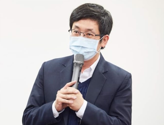 蔡適應表示，18歲公民權要965萬高門檻的同意票，我們有責任給年輕人支持，讓年輕世代也能參與國家政策。(摘自蔡適應粉專)