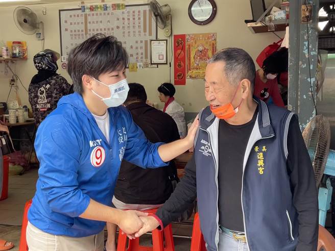 高揚凱謹記朱立倫主席叮囑「每天至少要握到一千雙手」的目標。（高揚凱競辦提供／游念育台北傳真）