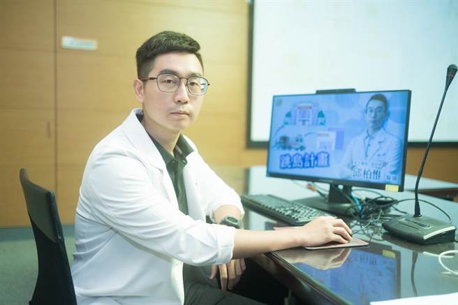 成大医院急诊部医师邱柏惟创「特殊伤病患跳岛策略」，２年成功救回22人。（成大医院提供／李俊淇台南传真）