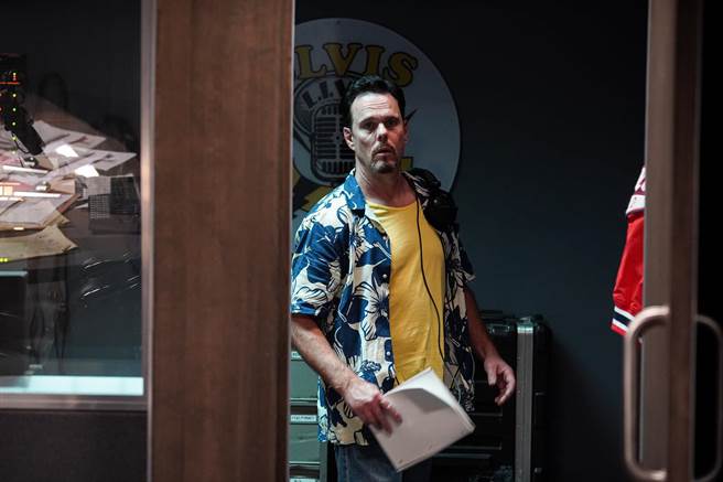 凯文狄伦在片中饰演讨厌梅尔吉勃逊的电台DJ。（采昌提供）