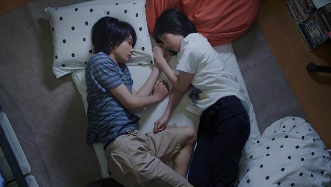 《错位的青春》描绘青春期敏感却残酷的「恋」与「性」。（车库娱乐提供）