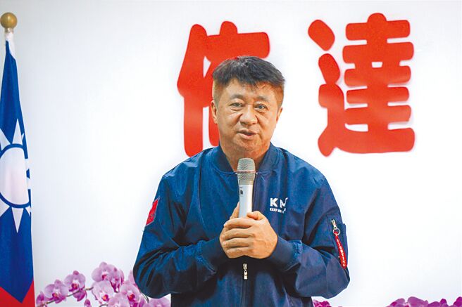 陈双全说为了孙女与澎湖的未来着想，绝对不能让陈光復回任县长，因此不计个人荣辱，接下澎湖县党部主委的重责大任。（张茂雄摄）