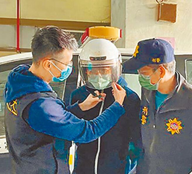 杀害情敌的男子洪振凯（中）被台南地院判处无期徒刑，褫夺公权终身。（本报资料照片）