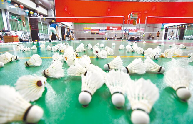 台东县立体育场东海羽球馆因续约问题，将在11月25日停止营运，球友担心权益受影响。（庄哲权摄）