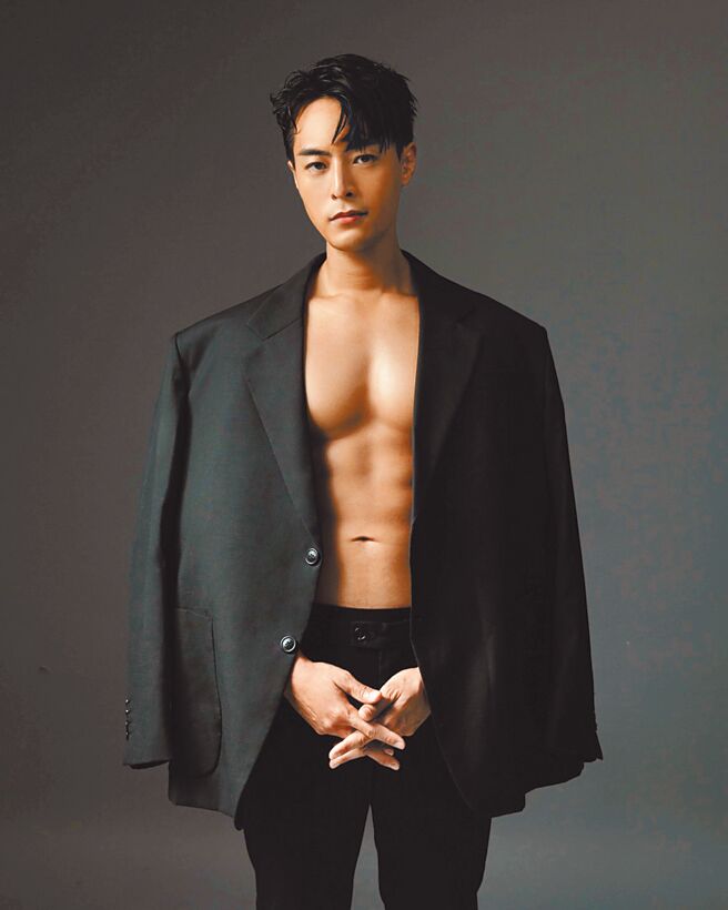 朱宇谋近来推出新创作单曲，大秀结实好身材。（史坦利国际传媒提供）