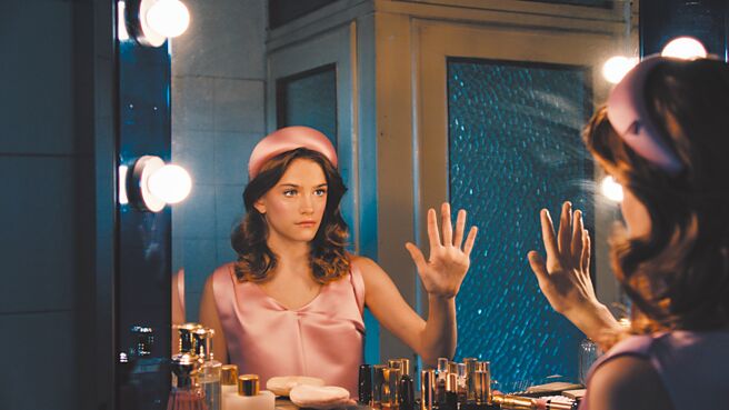 Prada携手电影导演Nicolas Winding Refn推出《TOUCH OF CRUDE》短片，将于2023年初于全球亮相。（Prada提供）