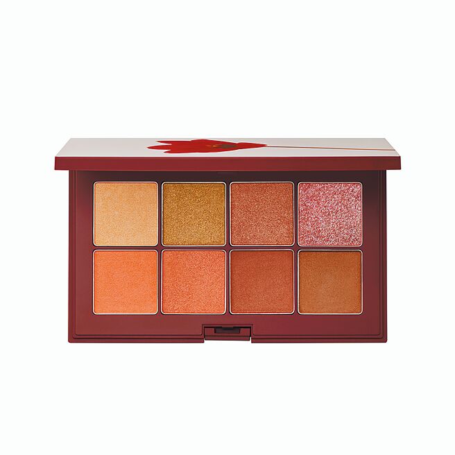 RMK冬季暖忆眼影盘2800元。（RMK提供）