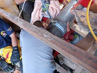 麻豆工人右手臂被捲入機具輸送帶 所幸僅受撕裂傷