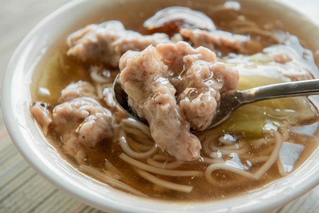 黄伟哲表示，在台南选择鲁麵是一种专业。(摘自黄伟哲粉专)