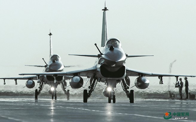 国防部公布，2月28日计有共军歼-10战机19架侵扰我防空识别区；3月1日共机歼-10战机17架在前述空域演训。图为歼-10C战机。（图／中国军网）