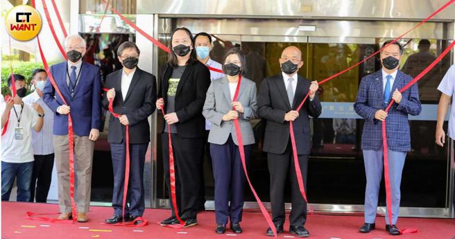 今年8月間數位科技發展部正式揭牌成立，據了解未來將研擬出一套完整的虛擬貨幣管理辦法。（圖／方萬民攝）