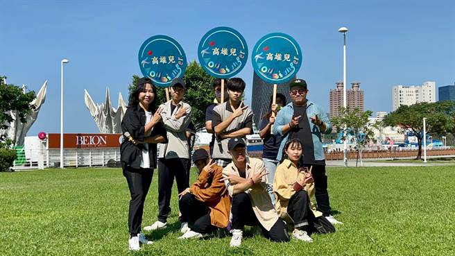 无党籍高雄市长候选人曾尹俪今（27）日发表创作饶舌歌「Kaohsiunger／高雄儿」。（柯宗纬摄）