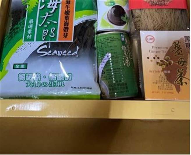 台中地检署接获民眾检举指称，大甲区林姓里长候选人以食品禮盒对里内选民行贿，计20盒等证物。（台中检方提供／张妍溱台中传真）