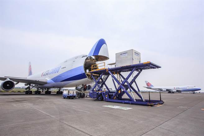 中华航空获2022年《航空货运新闻》（Air Cargo News）期刊评选为「亚洲最佳航空货运」。（华航提供／陈佑诚传真）