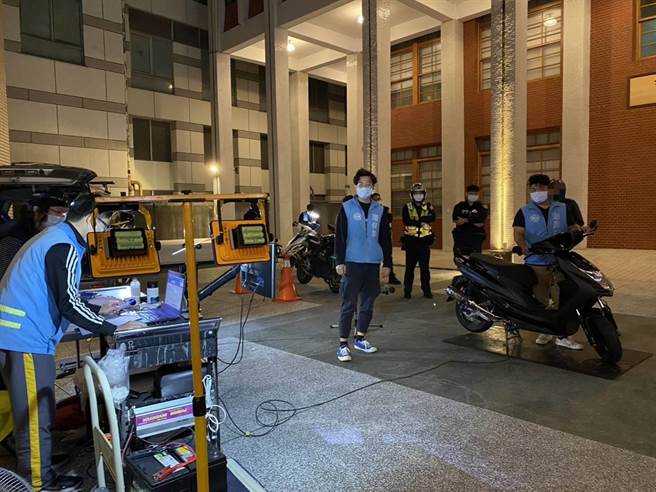 桃环警监取缔噪音车，超标率近7成还查获酒驾。(翻摄照片／蔡依珍桃园传真)