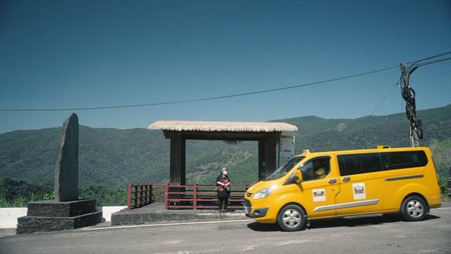 高市府推出的「紧看迈」系列短片27日推出新片，以简单、创意拍摄手法呈现偏乡民眾搭乘「公车式小黄」的便利性。（高市府新闻局提供／洪浩轩高雄传真）