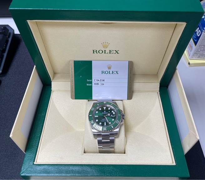 被害人花56万元买到假表。（警方提供）