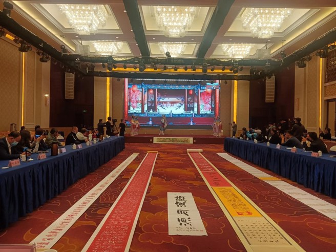 海峡两岸非物质文化遗产展演大会，通过连线的方式进行交流。（图／朱晓芳摄）