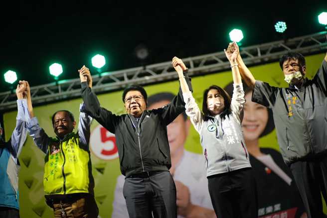 周春米和議員參選人潘芳泉的聯合競選總部成立大會。(取自周春米臉書)