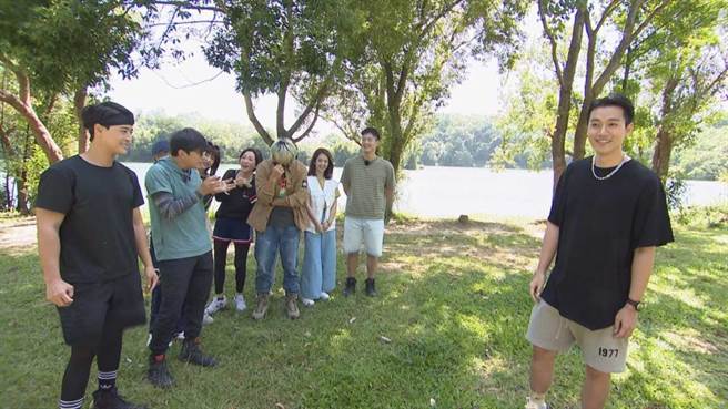 李唯枫在《飢饿游戏》当队长，没人想跟他一组。（中视提供）