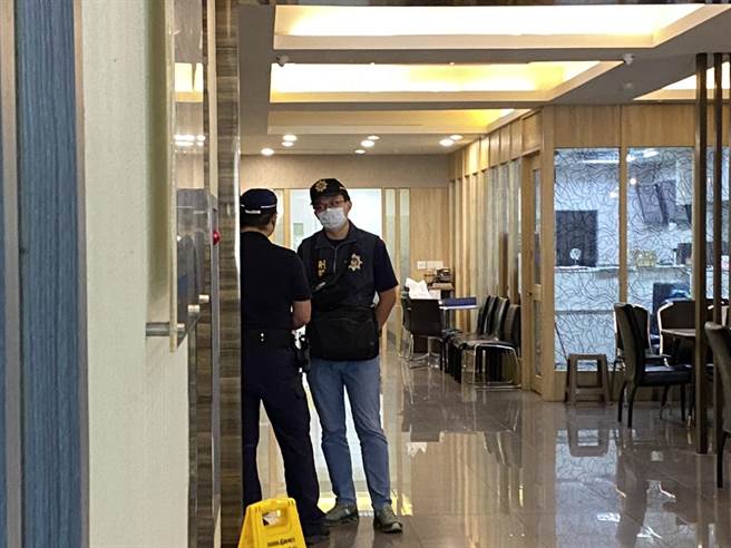 台中神冈爆发惊人桶尸命案，检方27日上午在台中荣总怀远厅进行相验解剖。（冯惠宜摄）