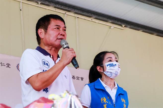 锺东锦指出，「清廉参政」是对自己最基本的要求，因此发动连署要同阵营候选人坚决不买票、不卖票。（锺东锦竞选团队提供／李京升苗栗传真）