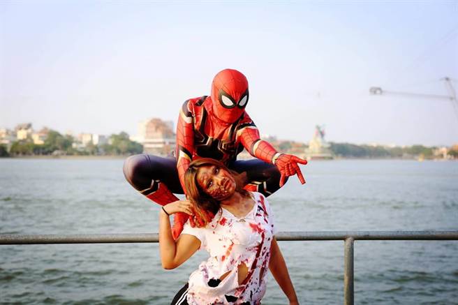 莲潭滑水主题乐园万圣节活动送滑水体验券。（柯宗纬翻摄）