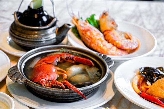 台中林酒店森林百匯-龍蝦湯、椒鹽天使蝦。（林酒店提供）