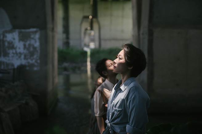 《燃烧的蝴蝶》谈论慰安妇歷史，剧中描述女性在一个相对封闭的社会中如何带着伤痕努力活着。（同党剧团提供）