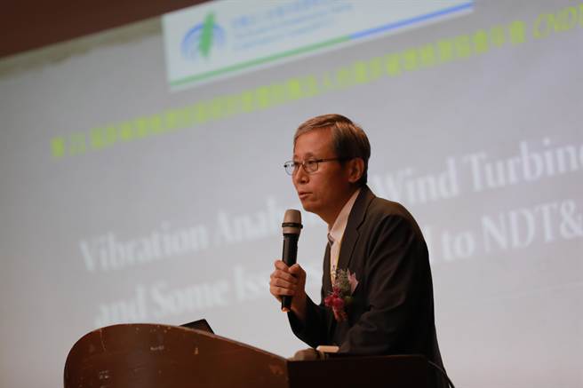 朝阳科大航空学院院长江支弘专题演讲，从非破坏检测技术、风机叶片检监测等面向，探讨离岸风电结合在地产业发展契机，获热烈回响。（朝阳科技大学提供／廖志晃南投传真）