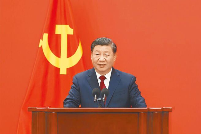 昔日被形容为「史上最弱势领导地位」，习近平如同枭雄造势般扶摇直上、成就「帝位」，十年光景变化让不少自诩「中国通」的专家跌破眼镜。（图／新华社）