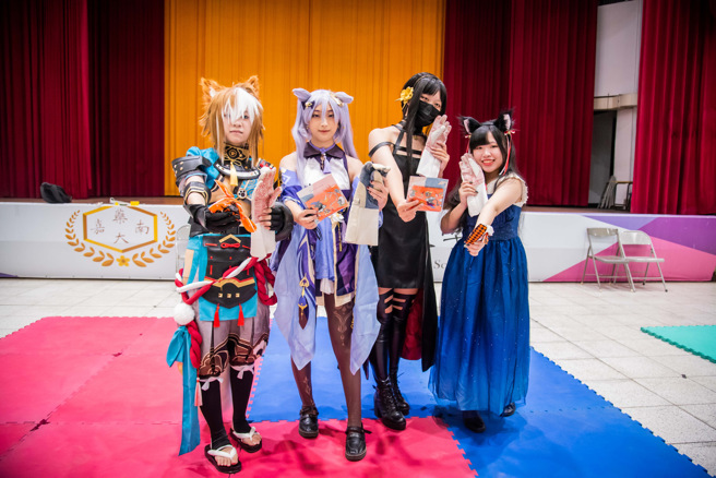 主办单位准备了限量礼物-结合12社团特色的环保杯袋，送给完成所有关卡的玩家。(照片/嘉药科大提供)