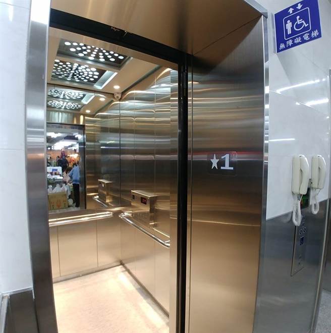 台中市政府经发局针对传统市场改造，汰换许多老旧电梯。(经发局提供)