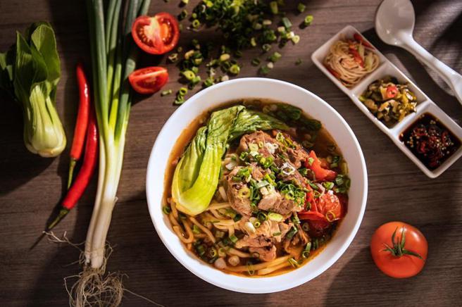 （凯达饭店五周年庆推出五大好康住房专案，寿星嗑自助餐厅有超值优惠。图／台北凯达饭店提供）