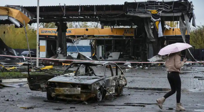 俄軍試圖奪下巴赫穆特，以延緩烏軍攻打刻松。(圖/路透社)