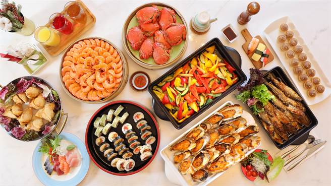 9F豪享自助餐推出餐券買10送2。（柯宗緯翻攝）