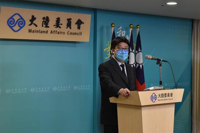 陆委会副主委邱垂正27日主持例行记者会。（陈冠宇摄）
