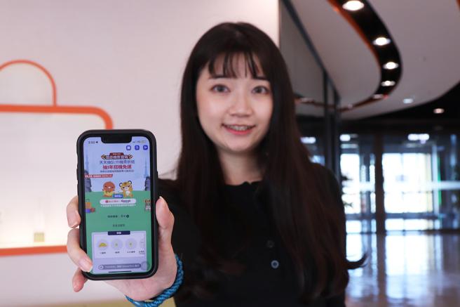 虾皮购物推出在11月11日前玩宝箱游戏搜集越多抽奖券，越有机会抽中机票大奖。（虾皮购物提供）